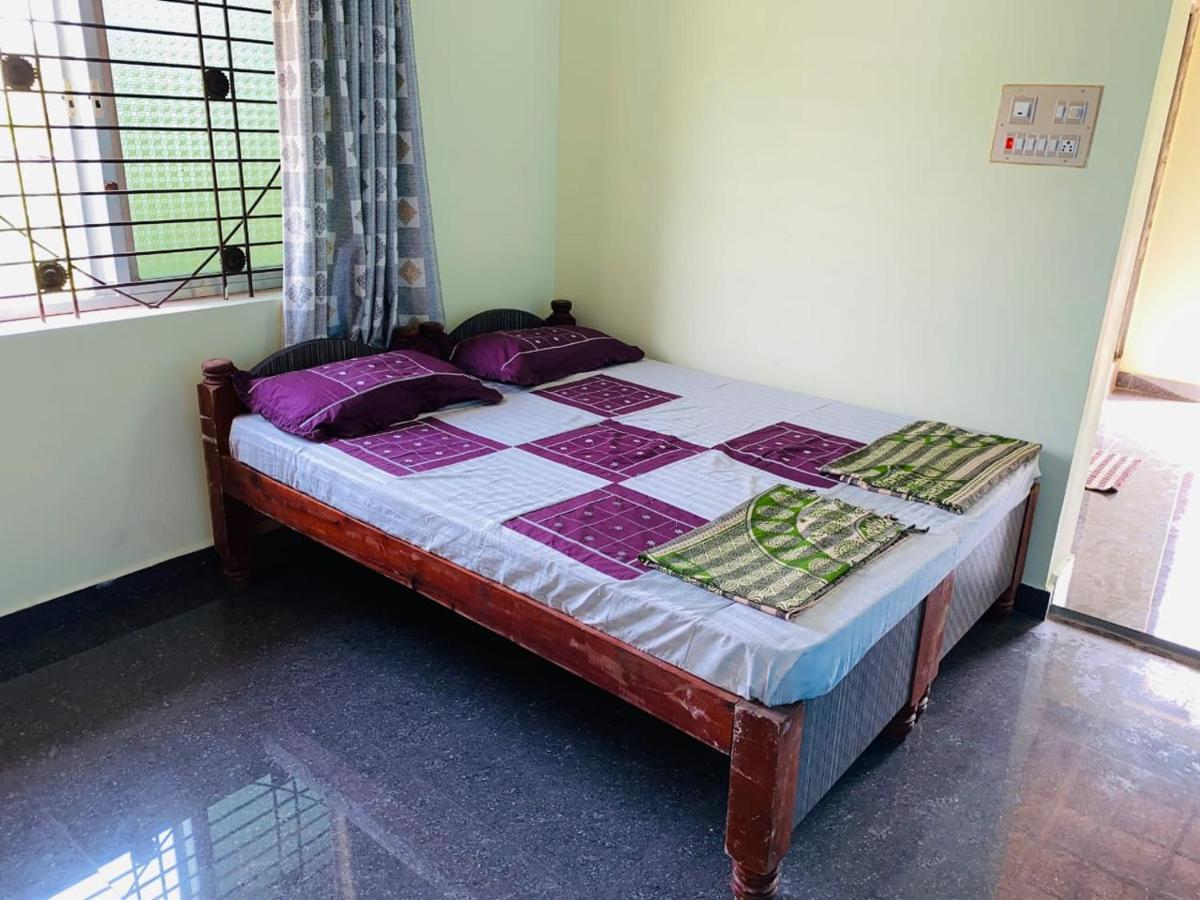 Prajwal Home Stay Hampi Bilik gambar