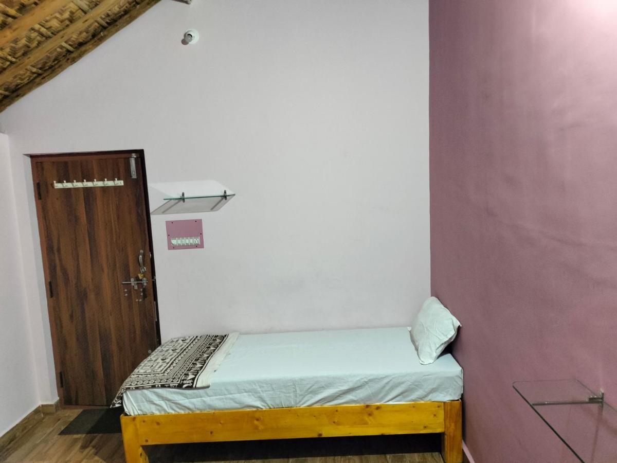 Prajwal Home Stay Hampi Luaran gambar