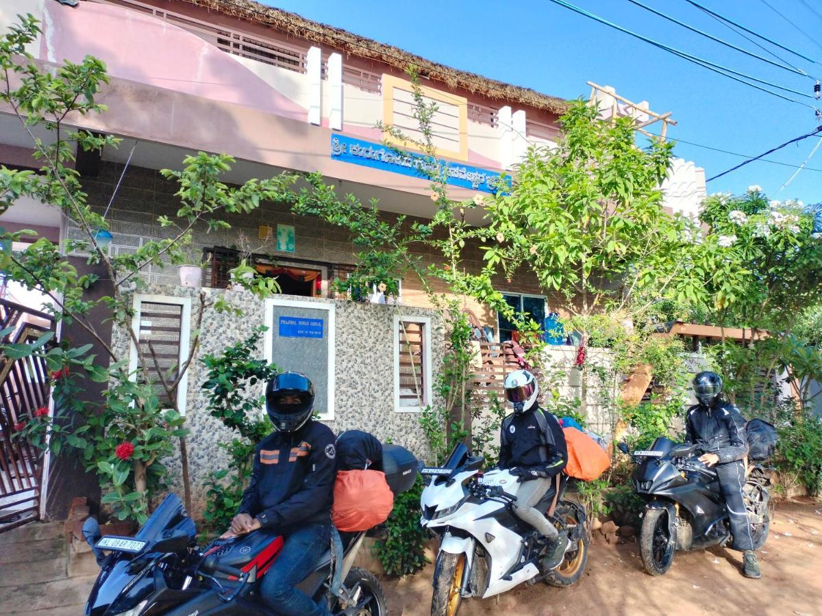 Prajwal Home Stay Hampi Luaran gambar