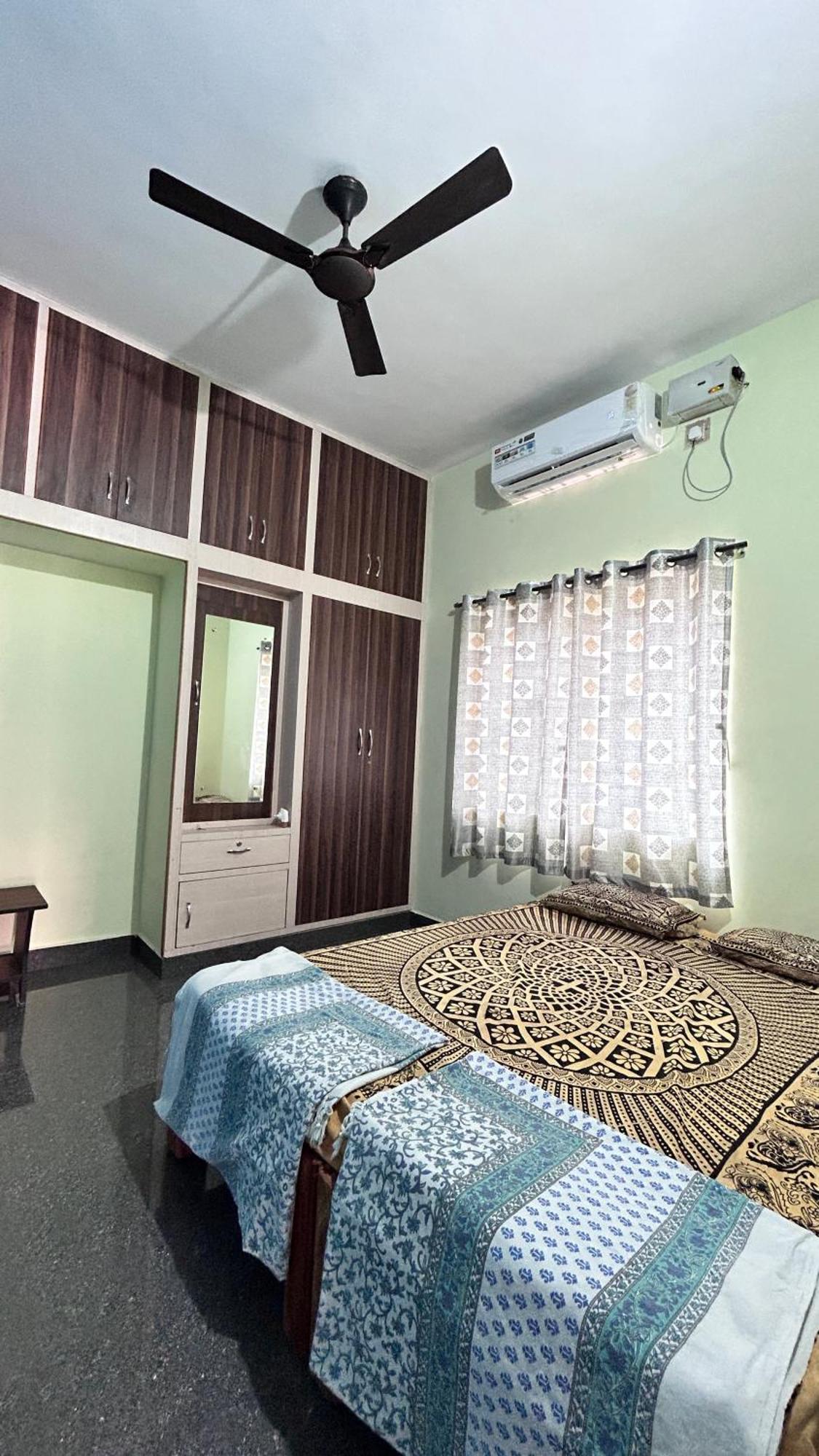 Prajwal Home Stay Hampi Bilik gambar