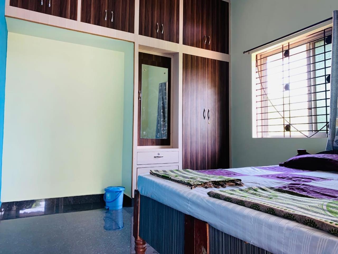 Prajwal Home Stay Hampi Bilik gambar
